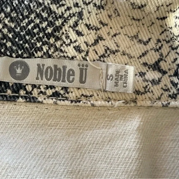 Noble U Snake Print Cropped Denim Jacket size Small - Picture 8 of 11